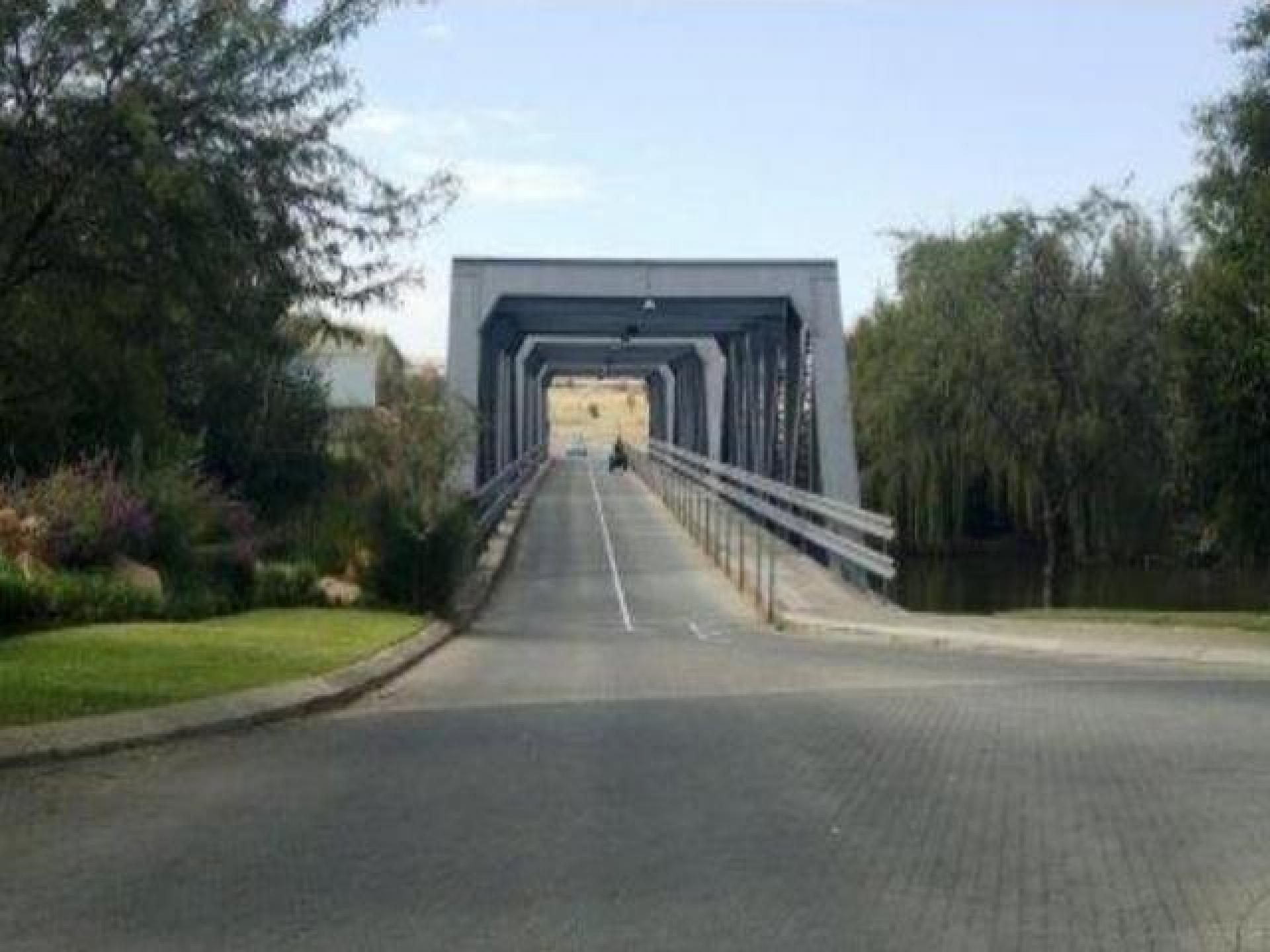 Spaces of property in Parys