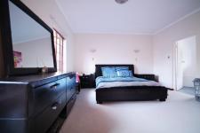 Main Bedroom - 29 square meters of property in Woodhill Golf Estate