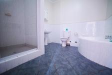 Bathroom 1 - 11 square meters of property in Woodhill Golf Estate