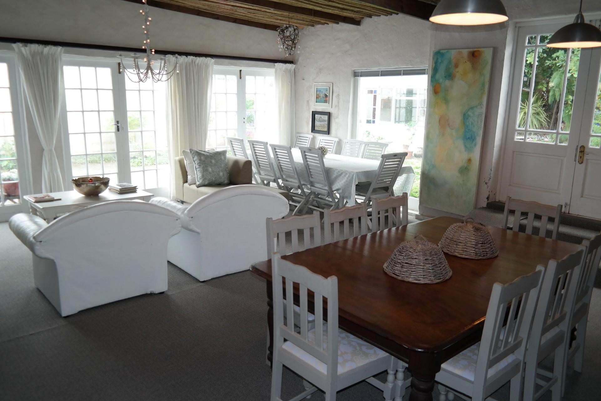 Lounges - 25 square meters of property in Bredasdorp