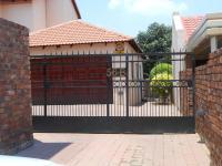 4 Bedroom 3 Bathroom Duet for Sale for sale in Rooihuiskraal North