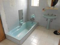 Main Bathroom - 8 square meters of property in Bedworth Park