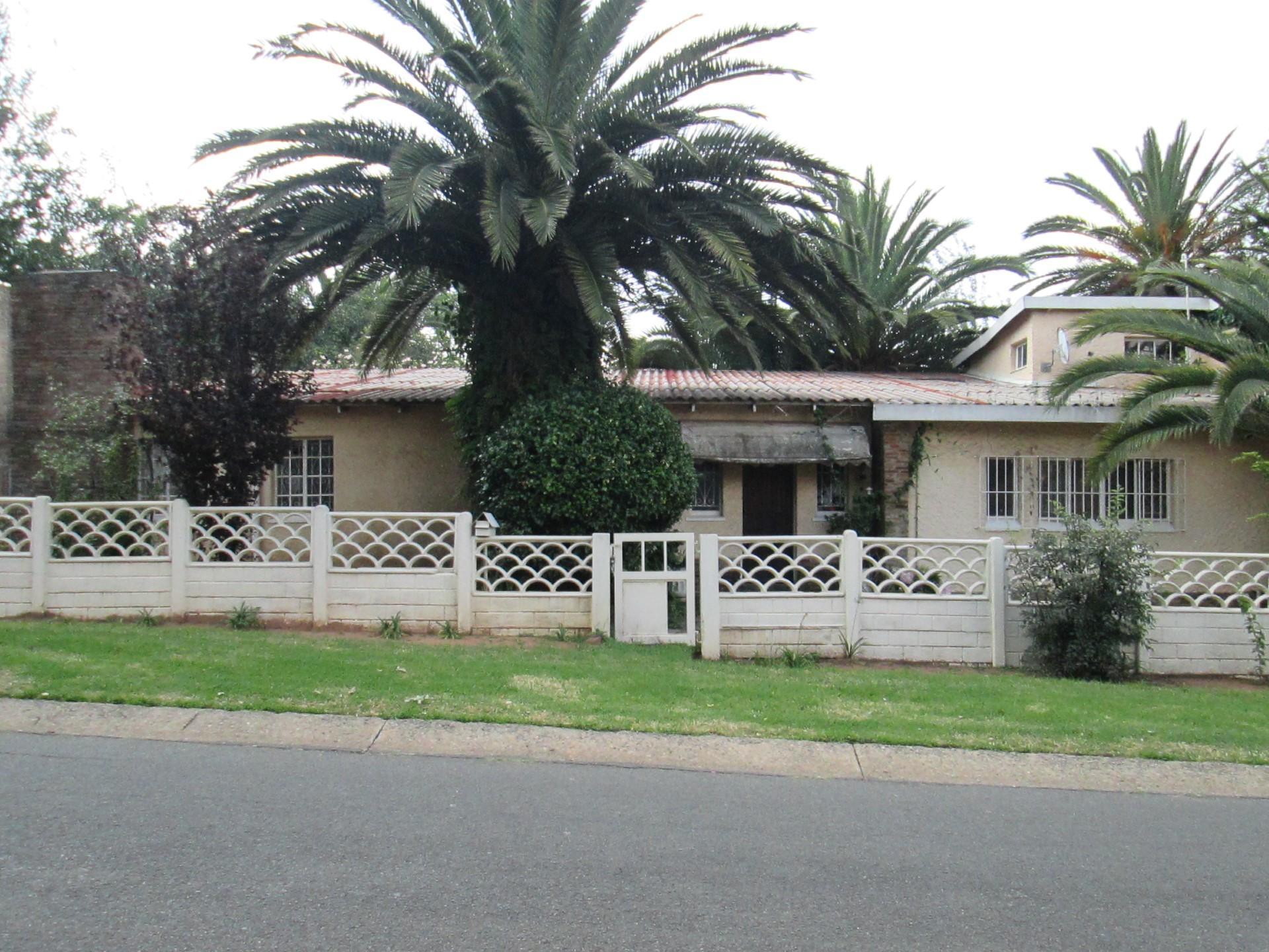 Front View of property in Kew