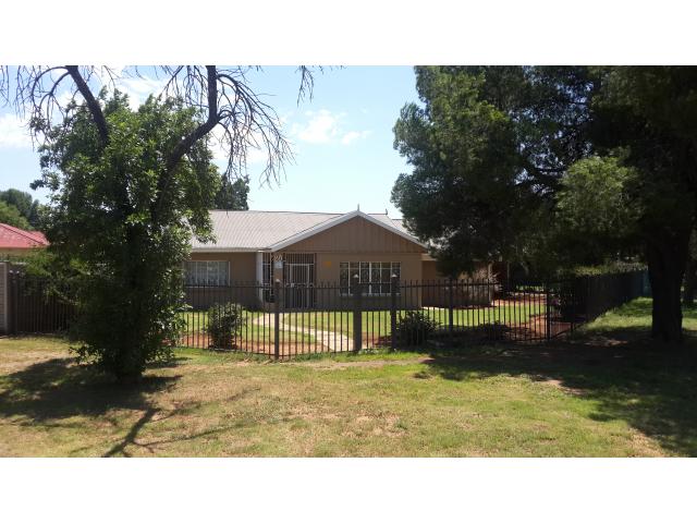 3 Bedroom House for Sale For Sale in Bloemfontein - Home Sell - MR123009