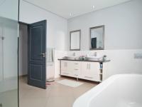 Main Bathroom - 14 square meters of property in Silverwoods Country Estate