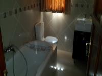 Bathroom 3+ - 21 square meters of property in Kosmosdal