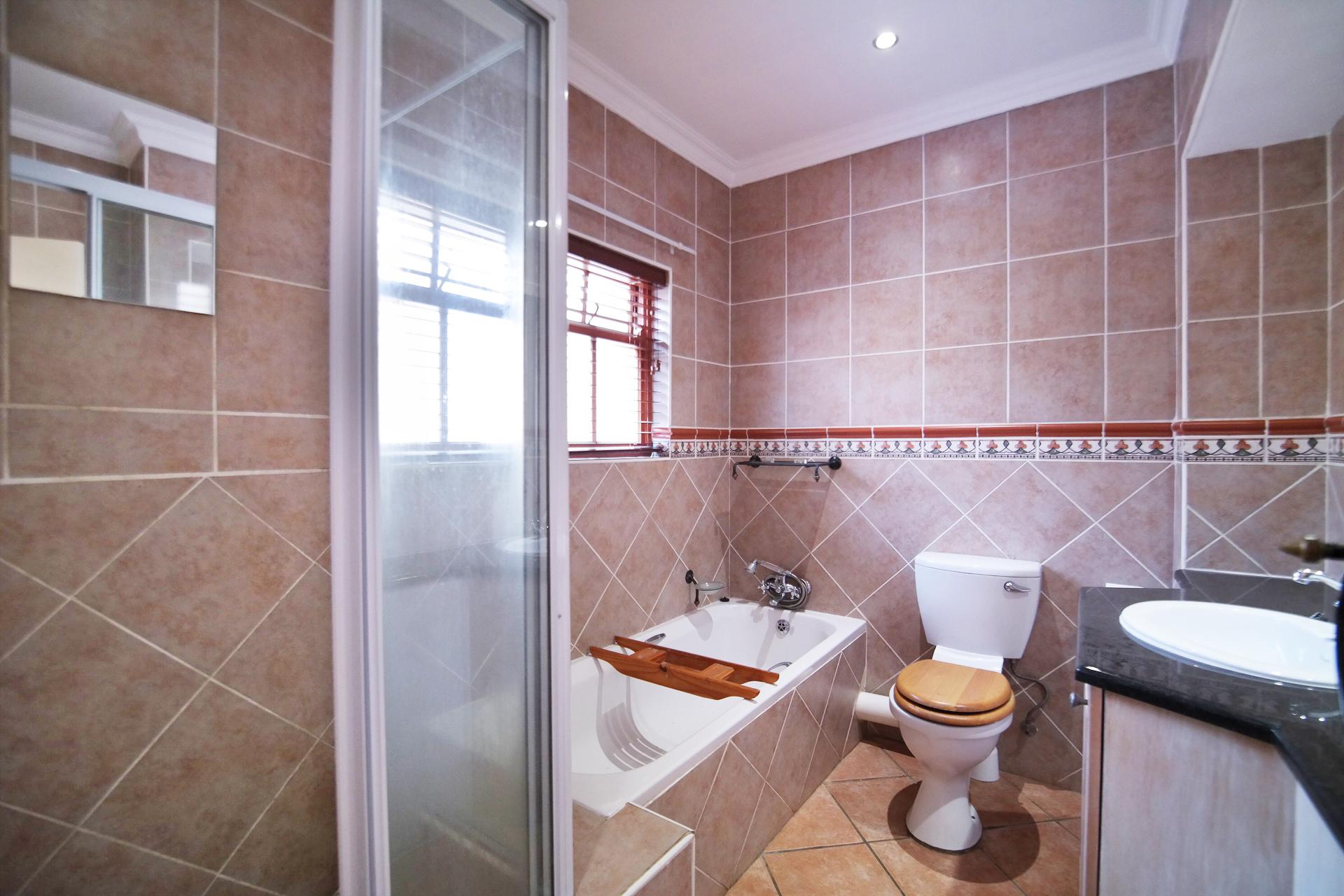 Main Bathroom - 6 square meters of property in Boardwalk Manor Estate