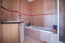 Bathroom 1 - 2 square meters of property in Boardwalk Manor Estate