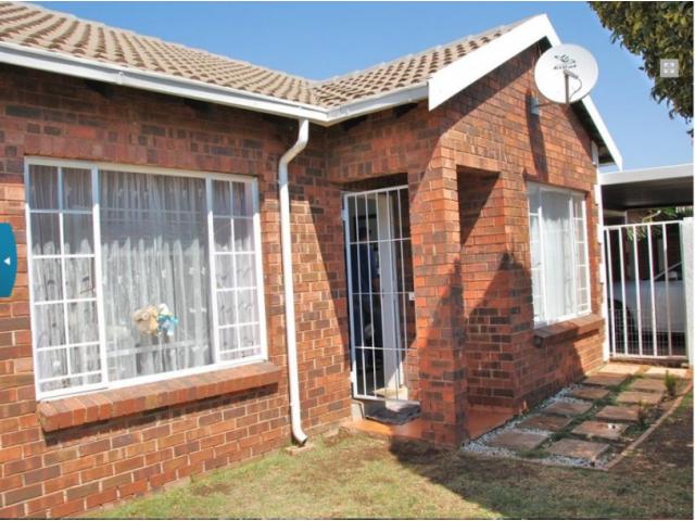 2 Bedroom Sectional Title for Sale For Sale in Bergbron - Home Sell - MR123138