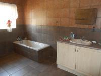 Bathroom 1 - 11 square meters of property in Meyerton