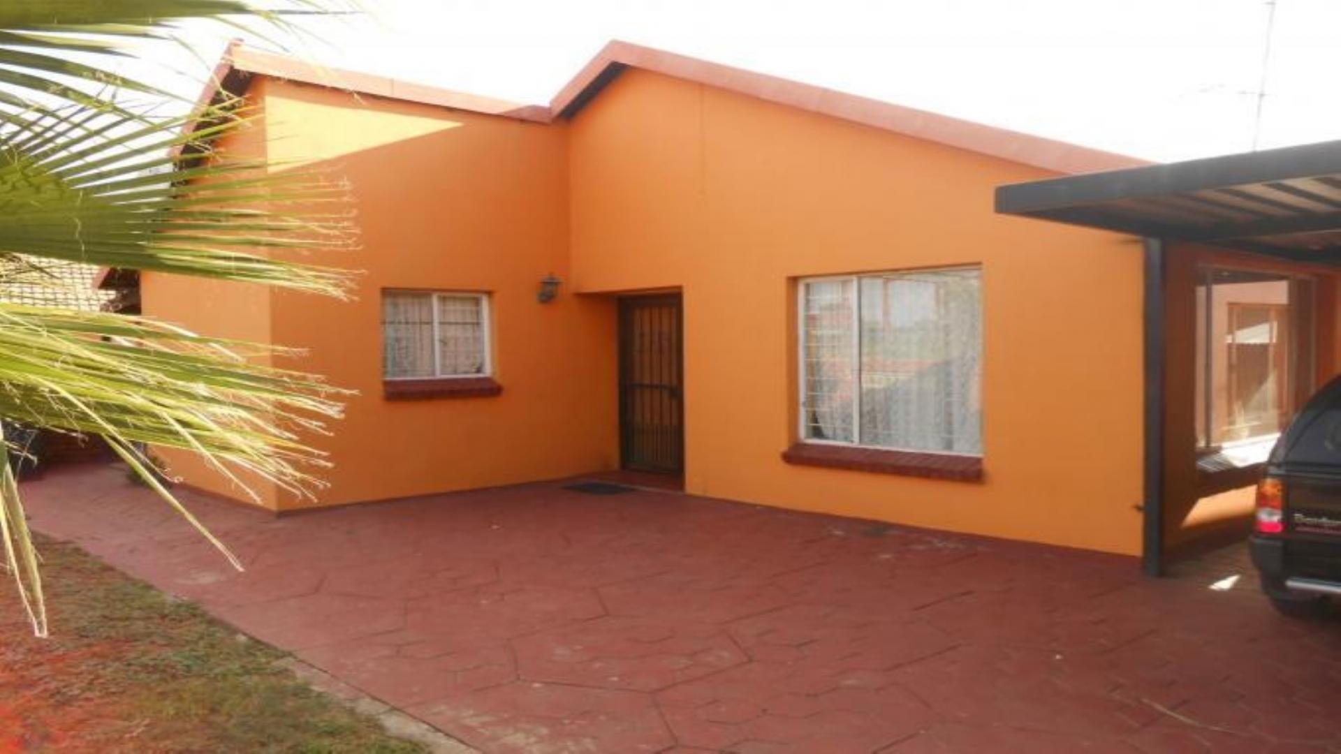 Front View of property in Eersterust