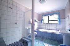 Bathroom 1 - 8 square meters of property in Woodhill Golf Estate