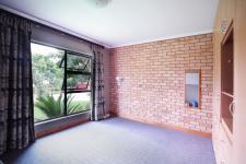Bed Room 1 - 14 square meters of property in Woodhill Golf Estate