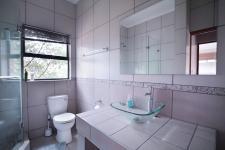 Bathroom 3+ - 5 square meters of property in Woodhill Golf Estate