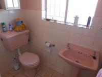 Bathroom 1 - 5 square meters of property in Witfield