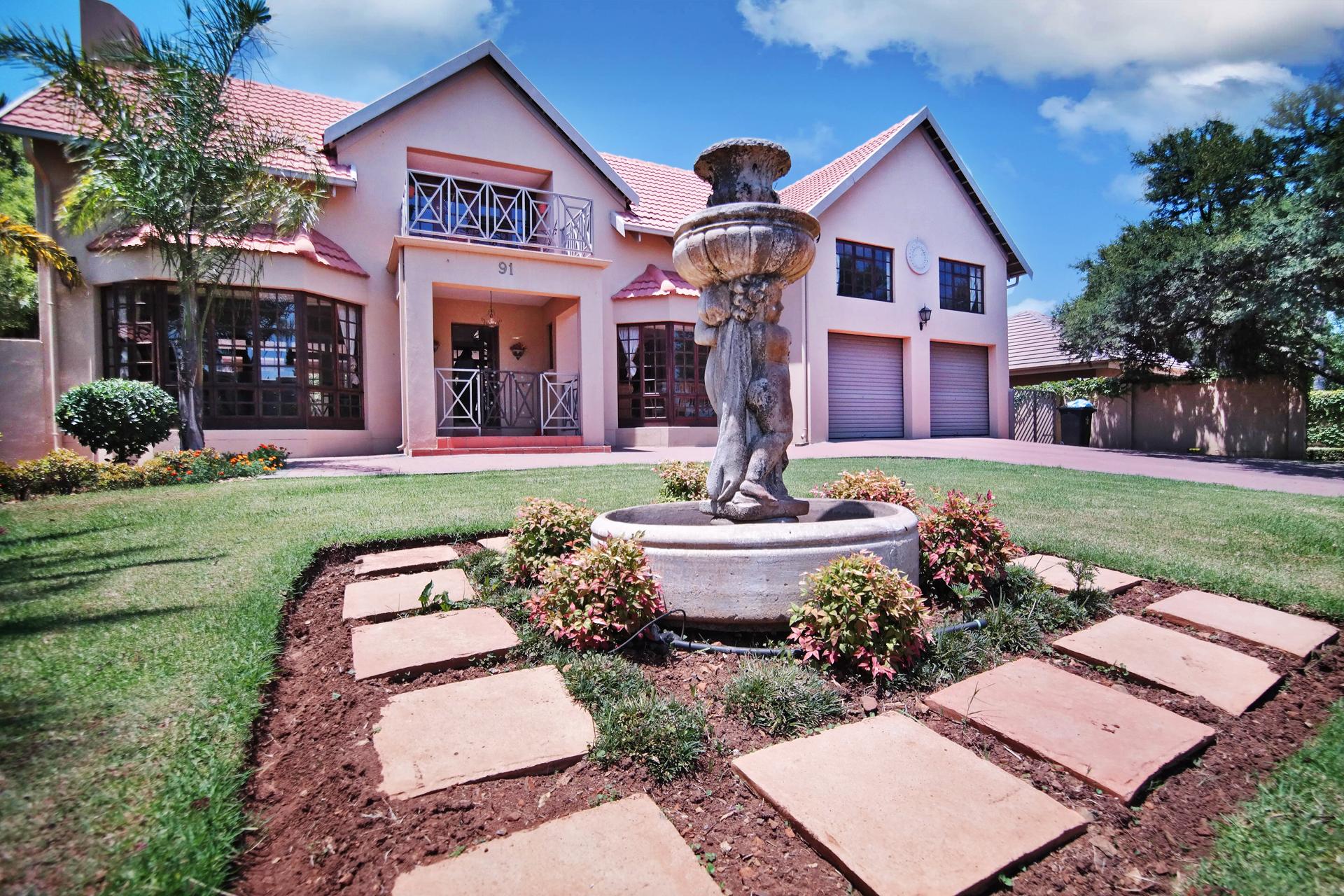 Front View of property in Silver Lakes Golf Estate