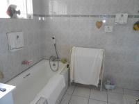 Main Bathroom - 16 square meters of property in Selcourt