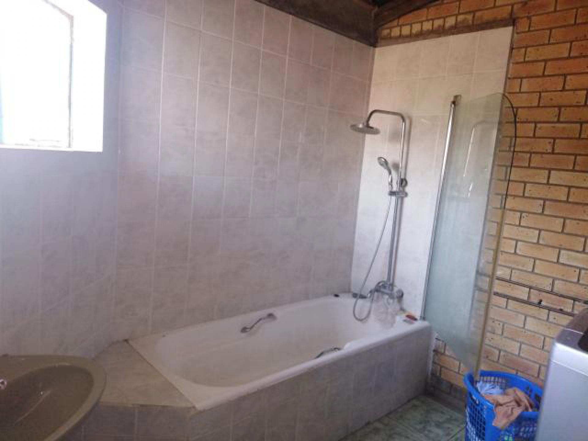 Bathroom 3+ of property in Phalaborwa