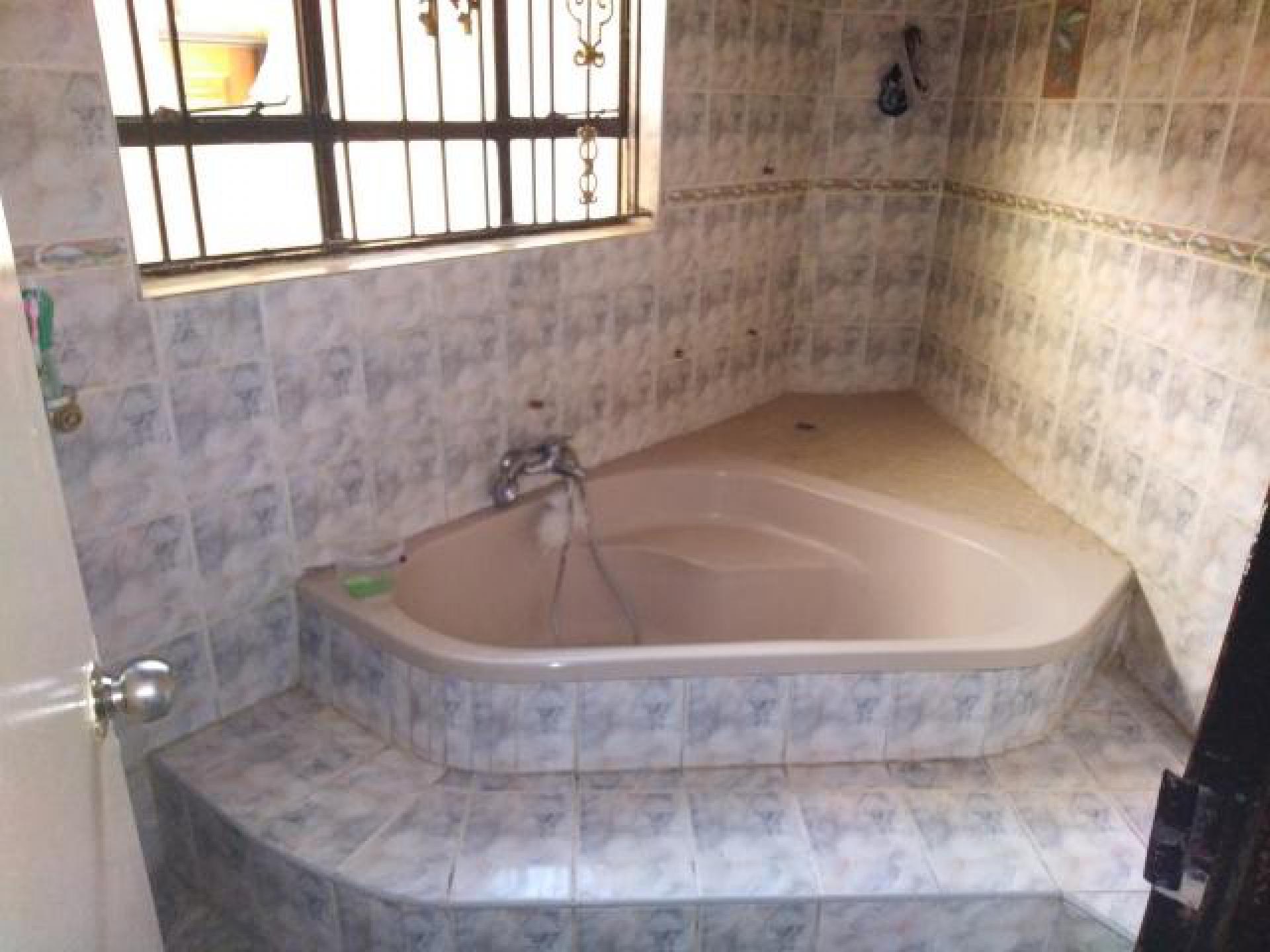 Bathroom 2 of property in Phalaborwa