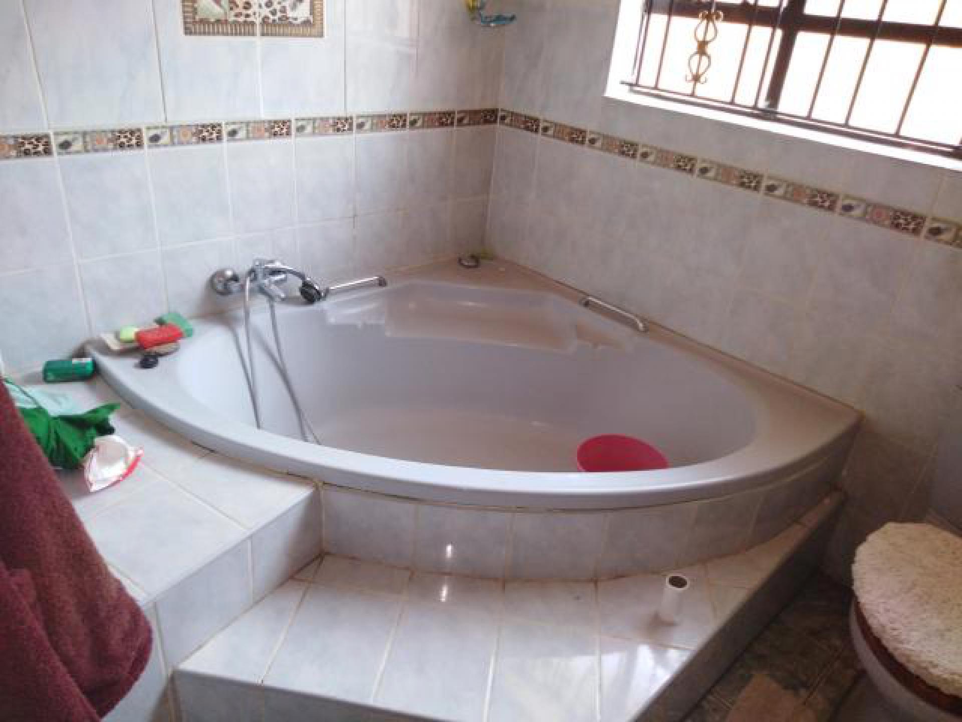 Bathroom 1 of property in Phalaborwa