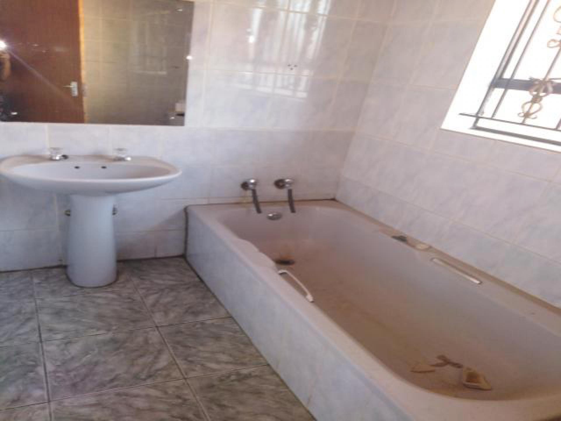 Bathroom 3+ of property in Phalaborwa