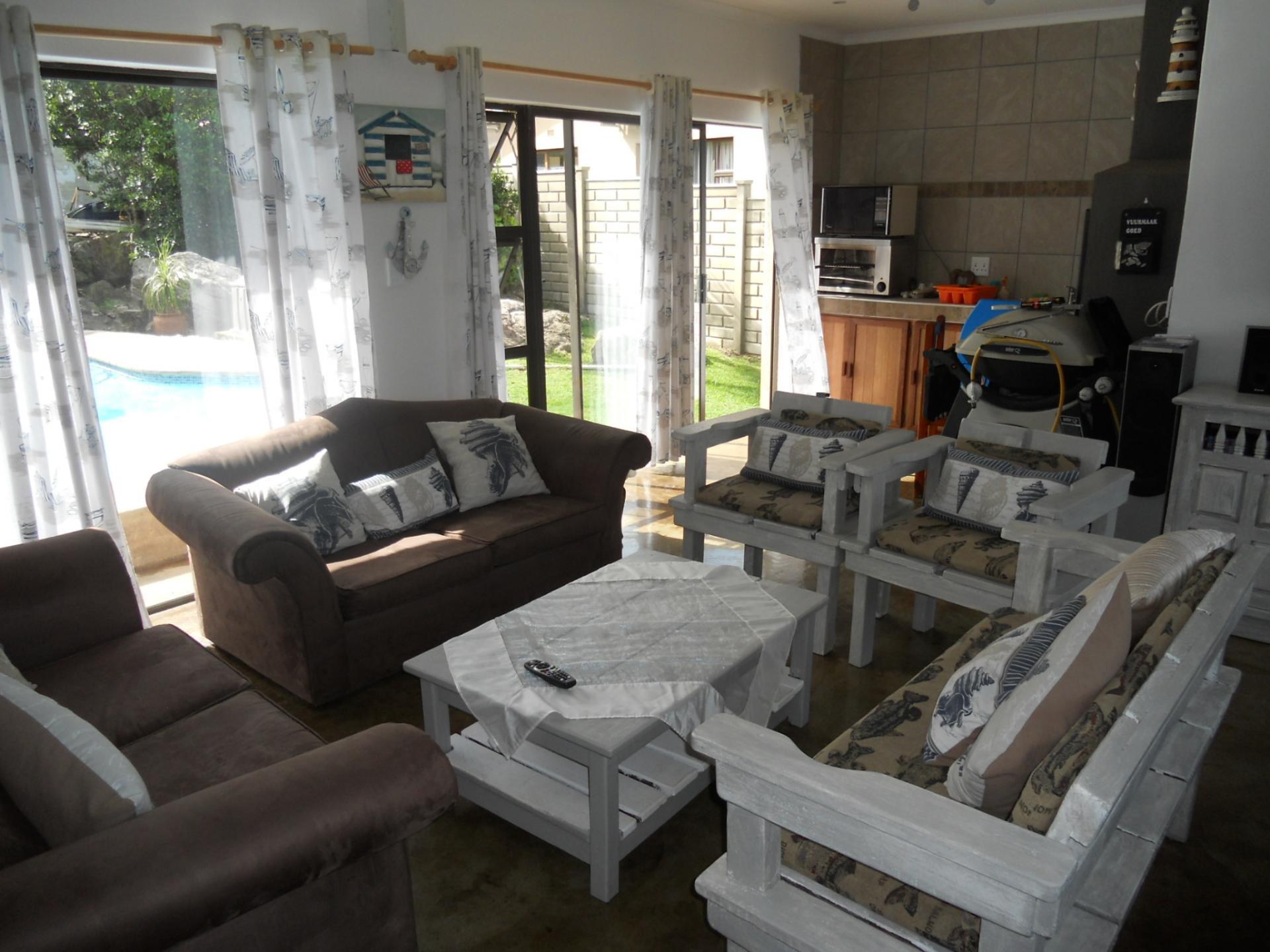 Lounges - 70 square meters of property in Port Edward