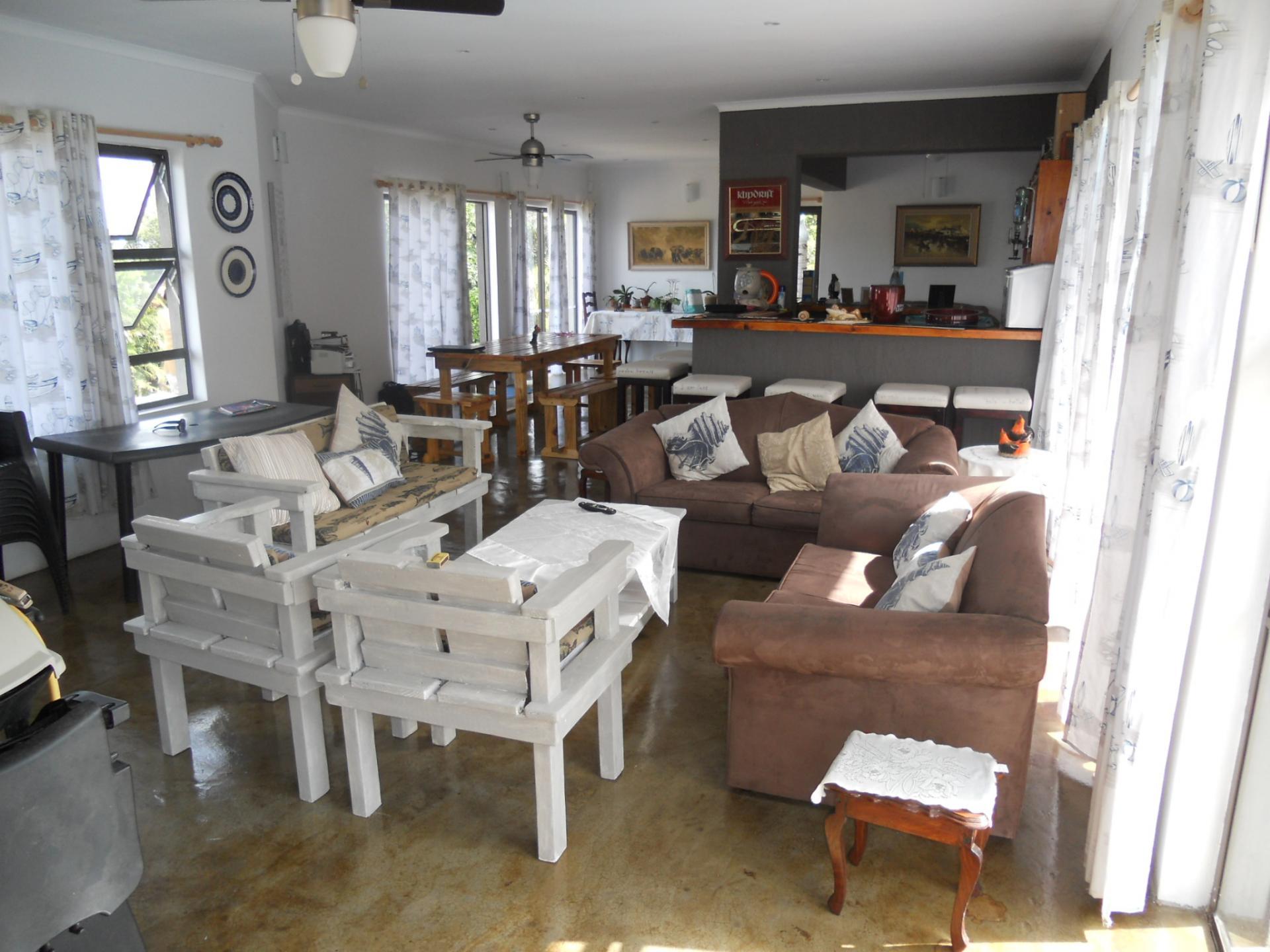 Lounges - 70 square meters of property in Port Edward