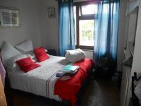 Bed Room 2 - 15 square meters of property in Port Edward