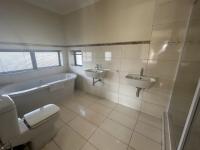 Main Bathroom of property in Theescombe AH