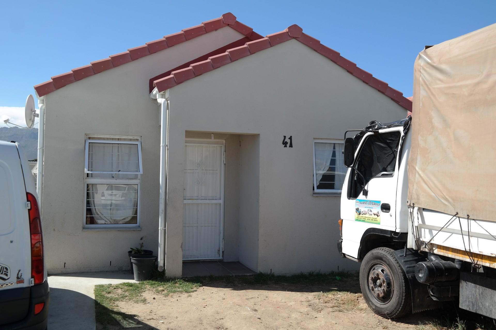 Front View of property in Strand