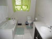 Main Bathroom - 7 square meters of property in Umtentweni
