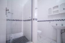 Bathroom 1 of property in Woodhill Golf Estate