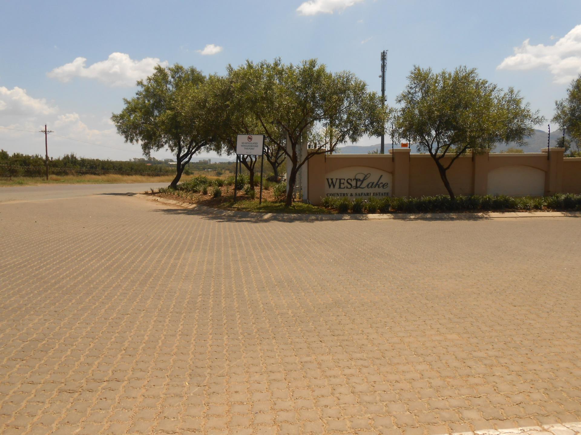 Front View of property in Hartbeespoort