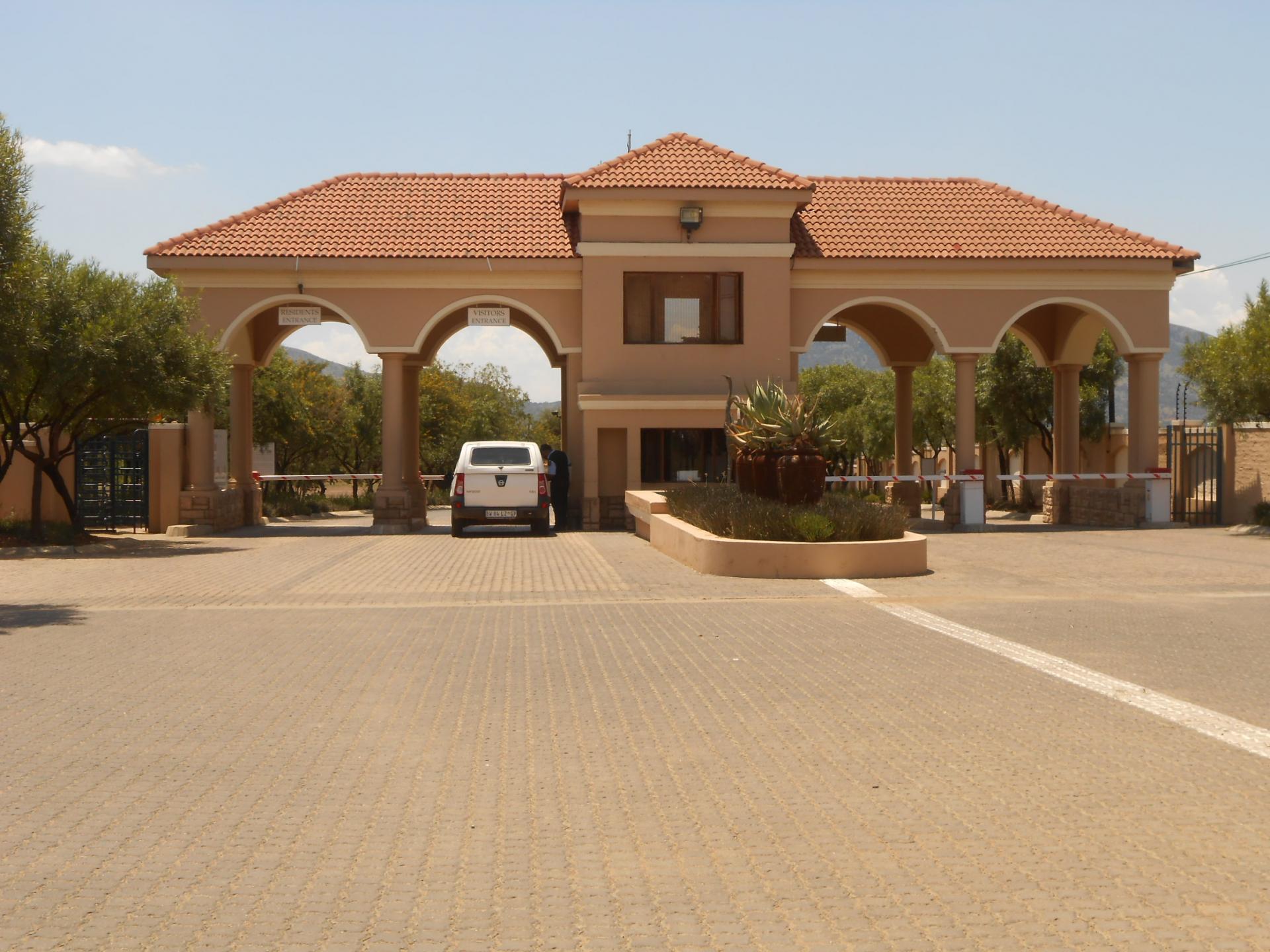 Front View of property in Hartbeespoort