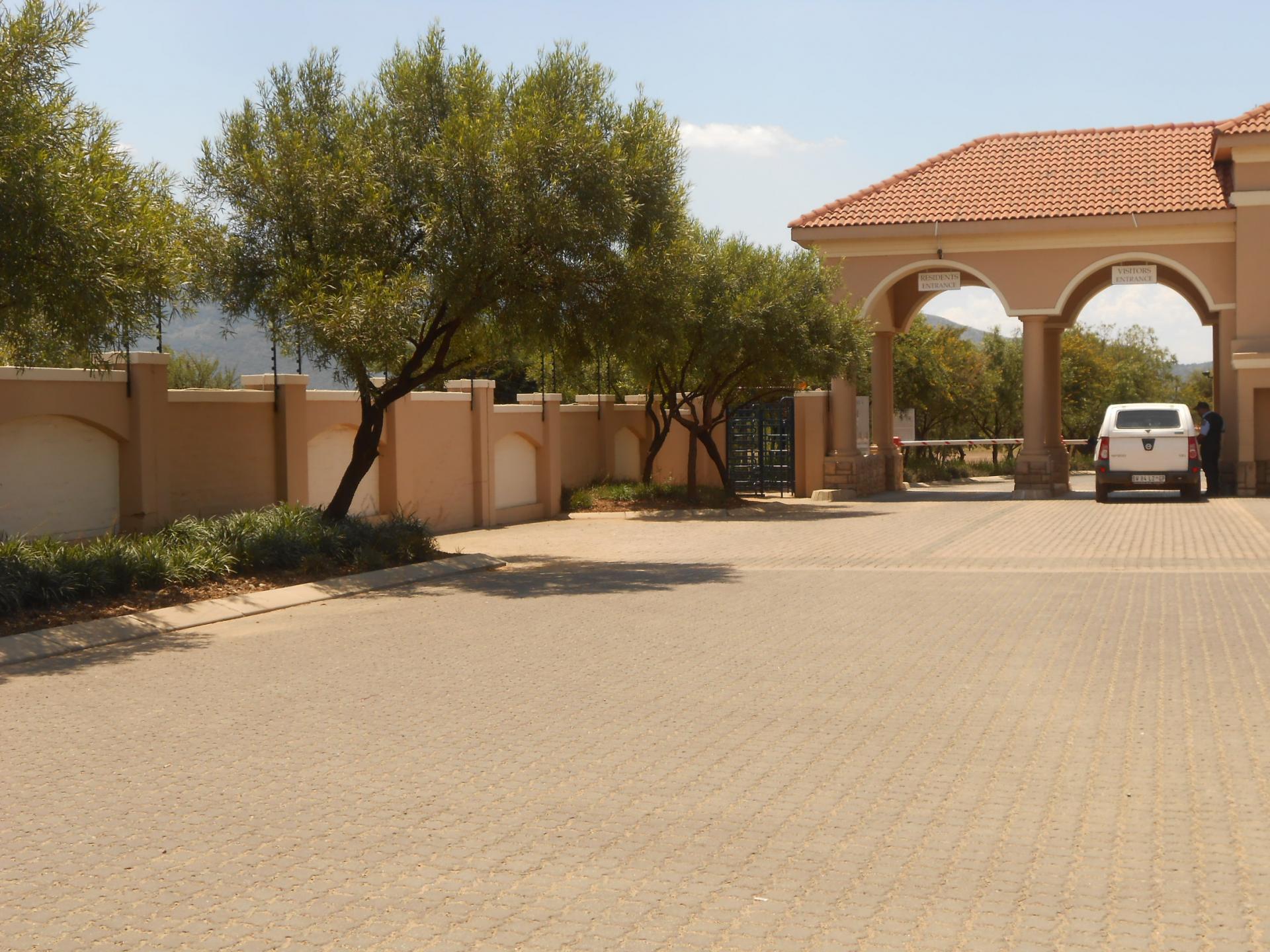 Front View of property in Hartbeespoort