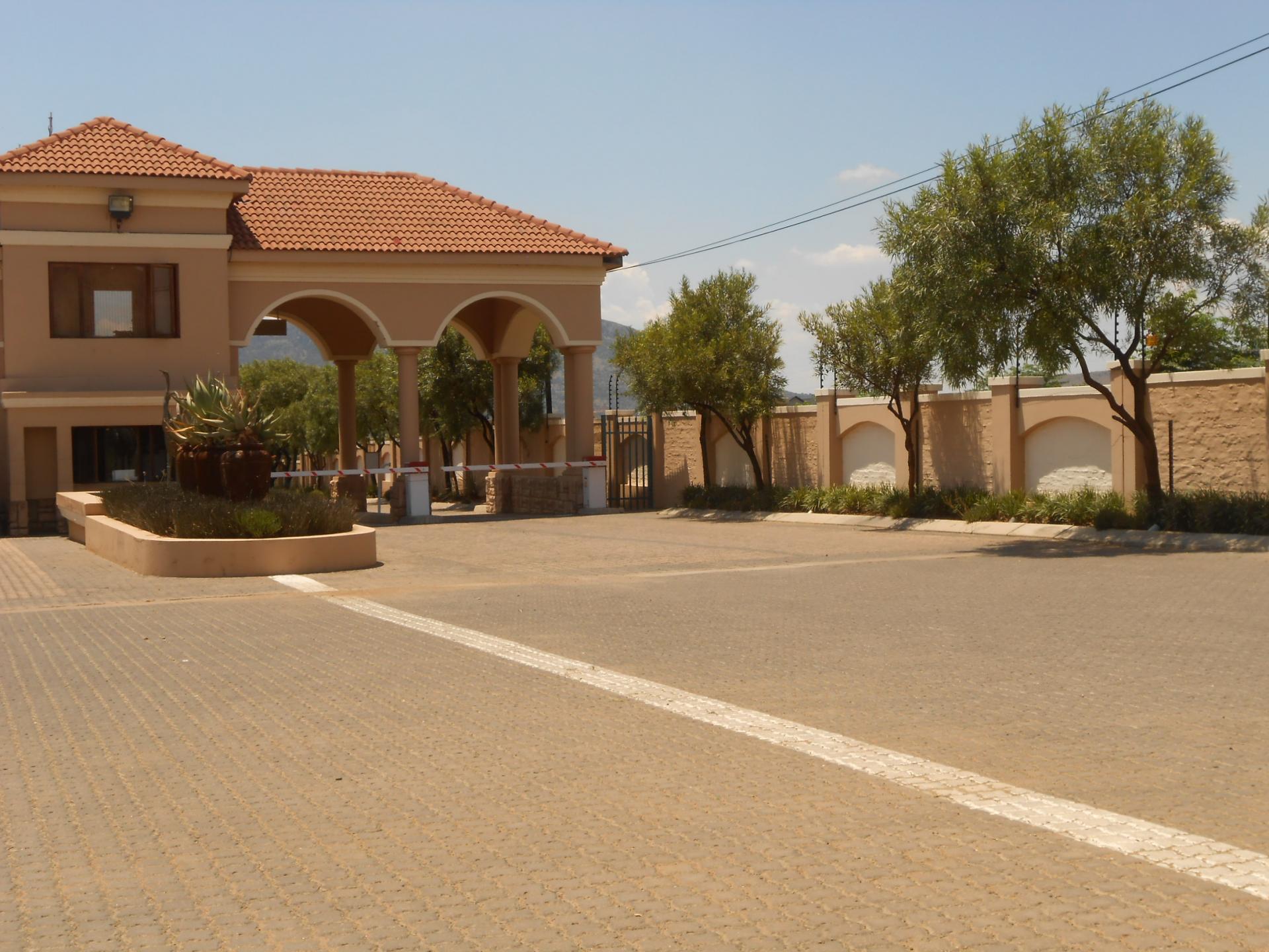 Front View of property in Hartbeespoort