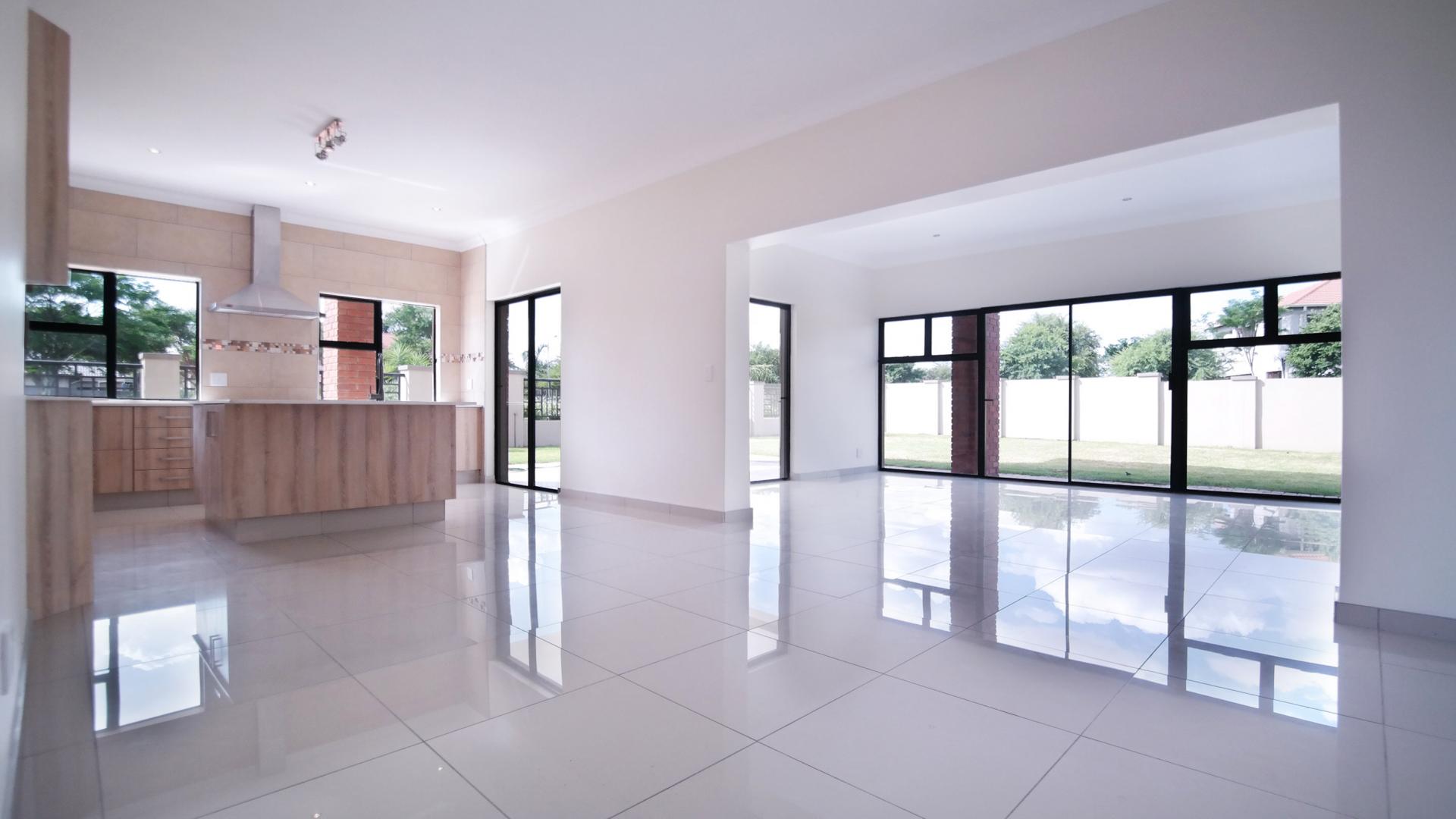 Dining Room - 26 square meters of property in Willow Acres Estate