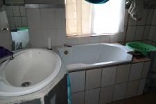 Bathroom 1 - 9 square meters of property in Ruyterwacht