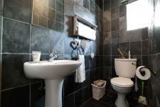 Bathroom 1 - 2 square meters of property in Woodlands Lifestyle Estate