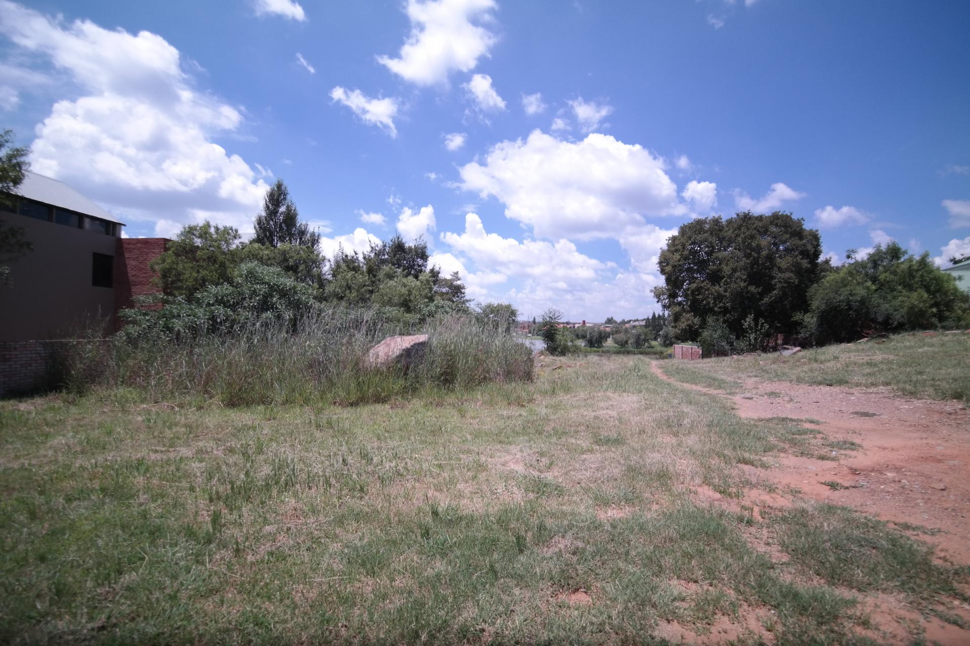 Spaces of property in Silver Lakes Golf Estate