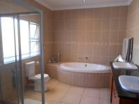 Main Bathroom - 12 square meters of property in Beyers Park