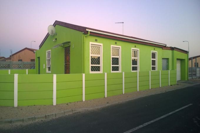 3 Bedroom House for Sale For Sale in Mitchells Plain - Private Sale - MR124223