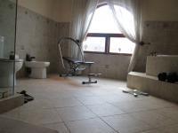 Main Bathroom - 18 square meters of property in Sandton