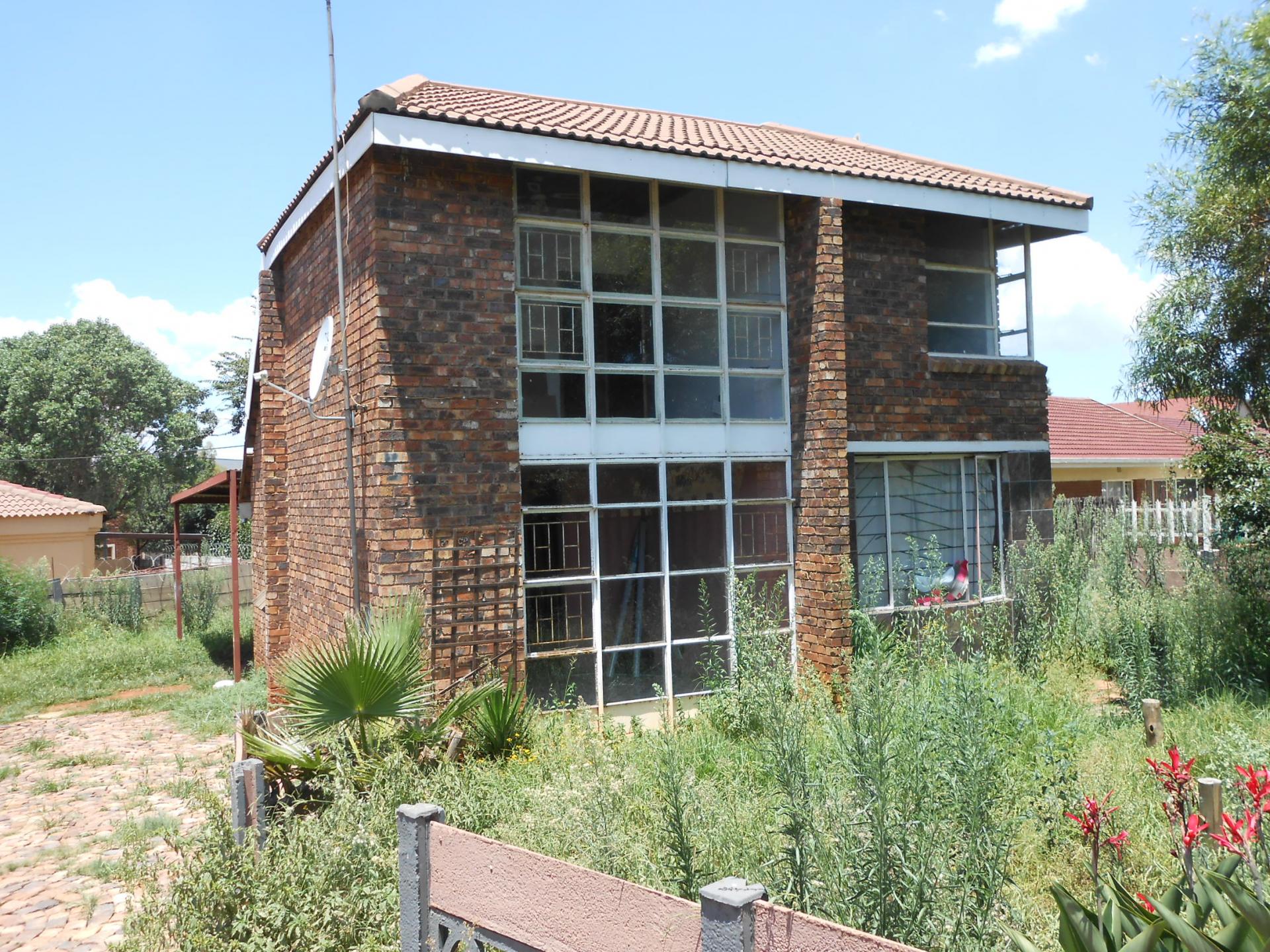 Front View of property in Laversburg