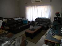 Lounges - 30 square meters of property in Bluff