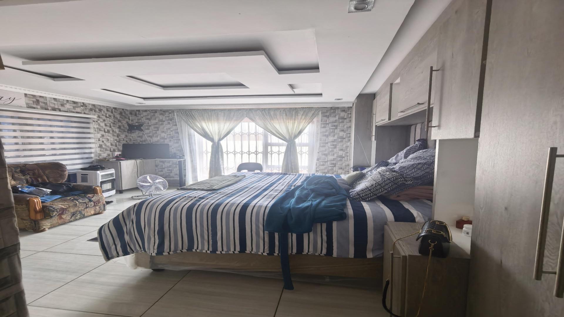 Bed Room 3 of property in Makhado (Louis Trichard)