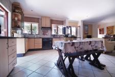 Kitchen - 26 square meters of property in The Meadows Estate