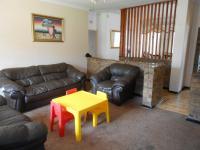 Lounges - 22 square meters of property in Birchleigh North