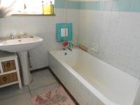 Main Bathroom - 6 square meters of property in Casseldale