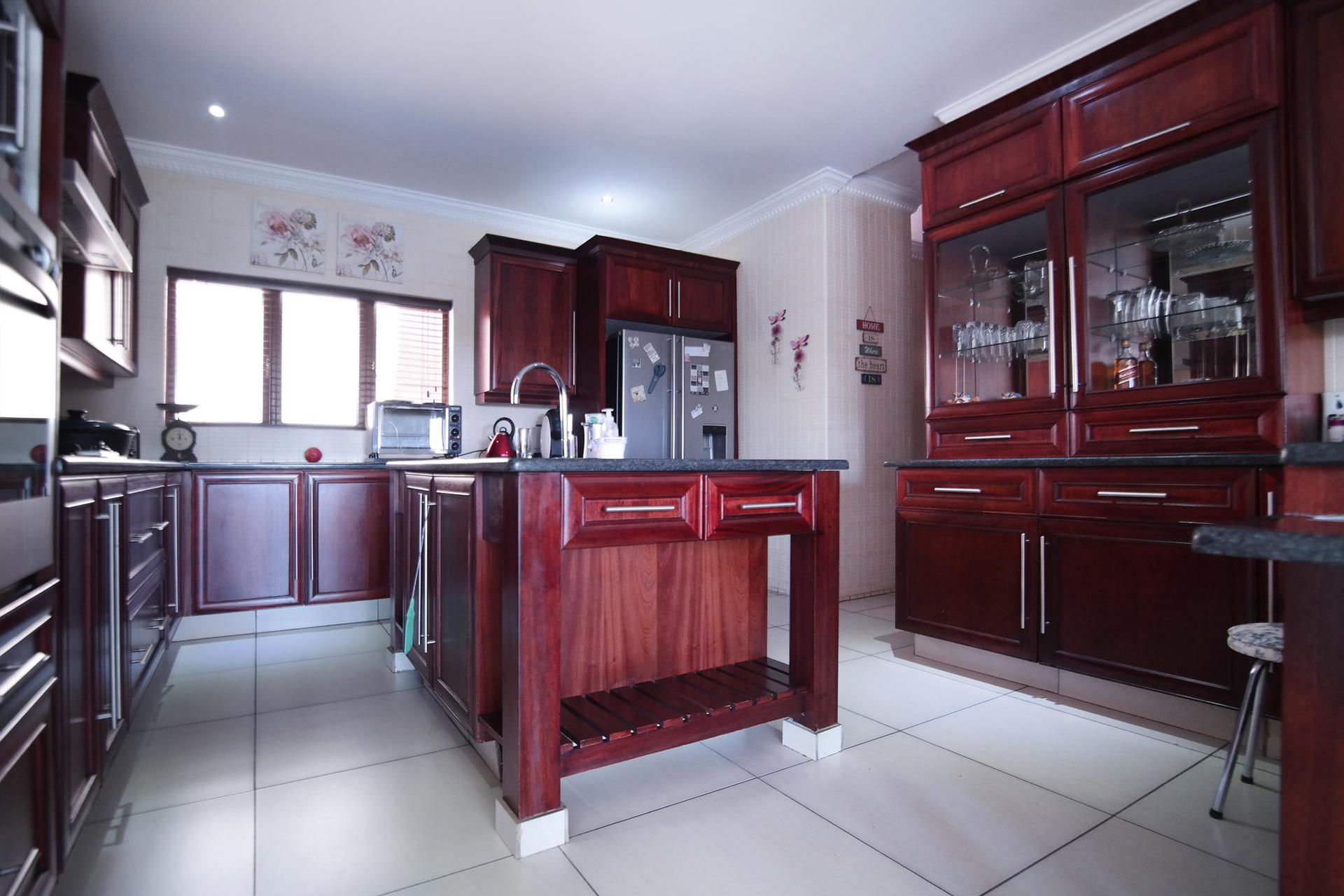 Kitchen - 37 square meters of property in Silver Lakes Golf Estate